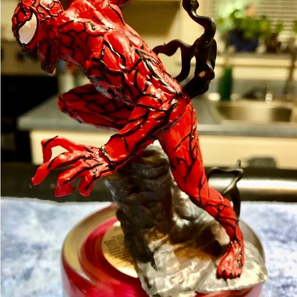 Marvel Carnage Mini PVC Collector Figure - Picture 2 of 12